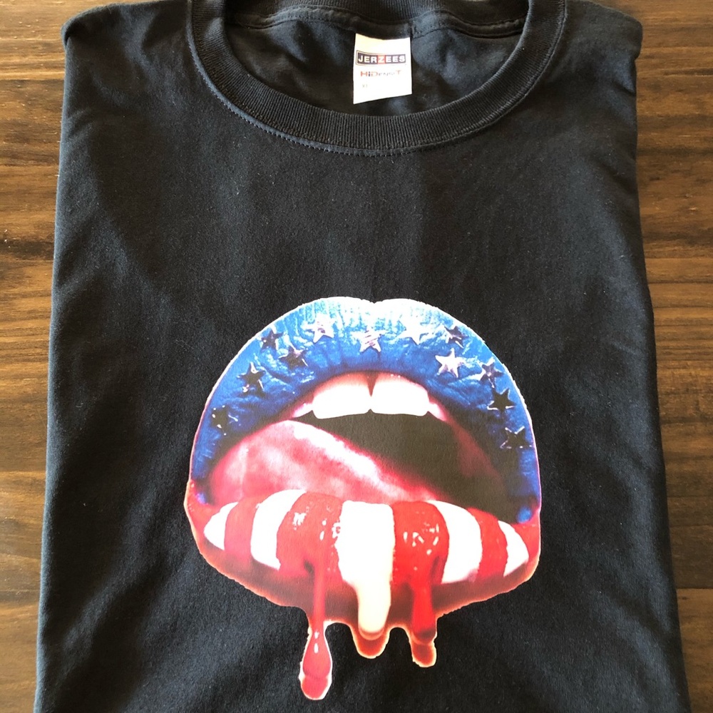 New Men’s XL black T-shirt, red white and blue lip